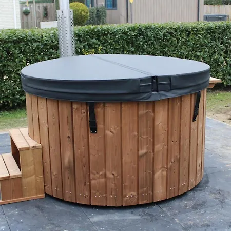 Comfort 4 Persons Type B Hot Tub Resort Lathum